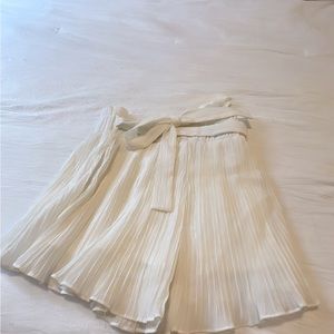 Cute flowy high waisted shorts!